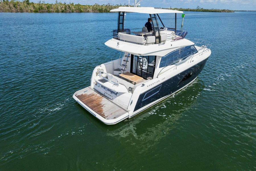 2020 Prestige 420 Flybridge