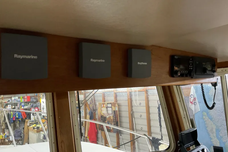 Hot Tuna Yacht Photos Pics Interior of 2002 American Tug Hull #24 with Raymarine equipment and radio.