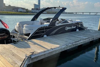 Bennington QX 25 QXFBWA Fastback