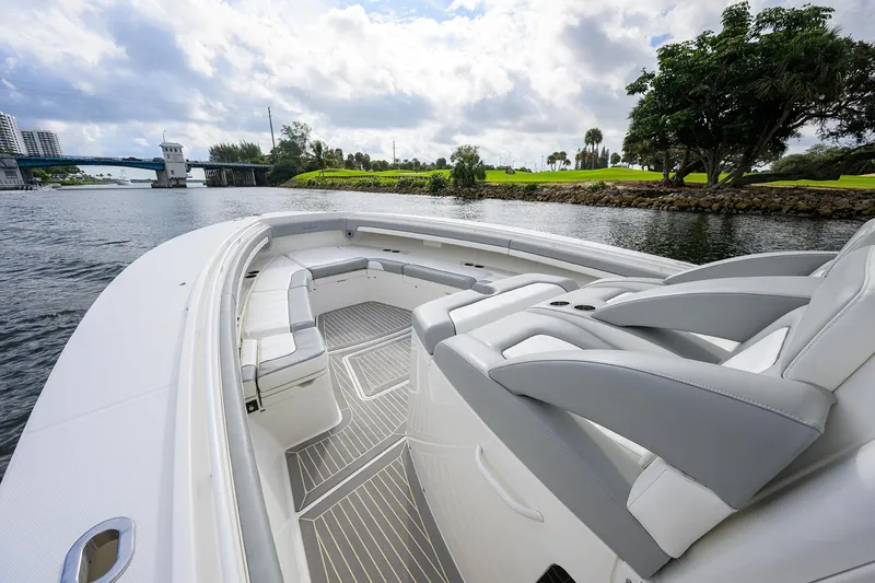 Revelry Yacht Photos Pics 41 Regulator REVELRY - Port Bow