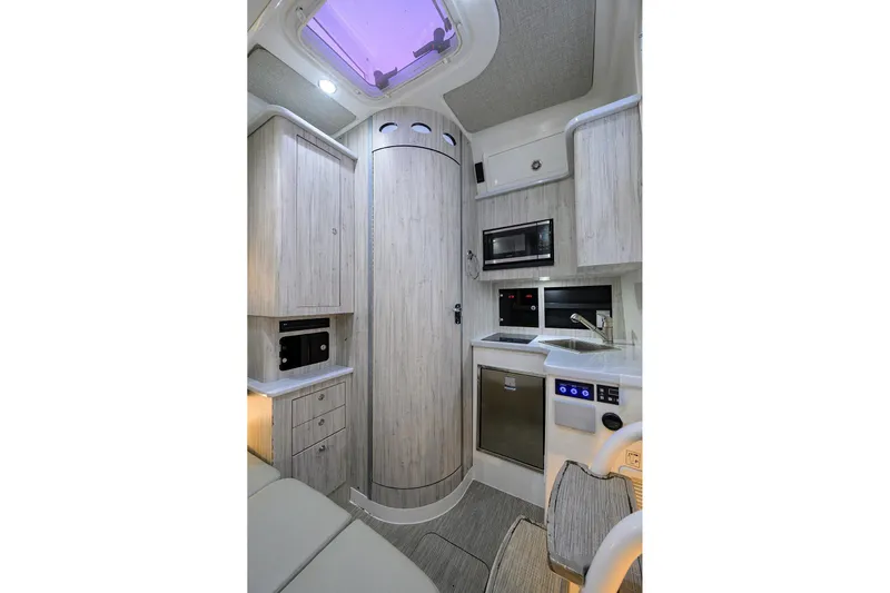 Revelry Yacht Photos Pics 41 Regulator REVELRY - Csbin