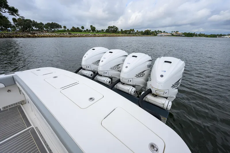 Revelry Yacht Photos Pics 41 Regulator REVELRY - Four Yamaha XF425 Engines