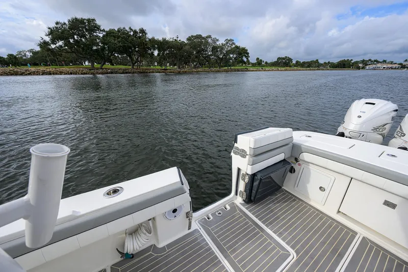Revelry Yacht Photos Pics 41 Regulator REVELRY - Cockpit