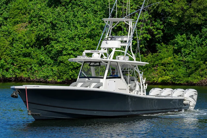 Revelry Yacht Photos Pics 41 Regulator REVELRY - Starboard Bow Profile