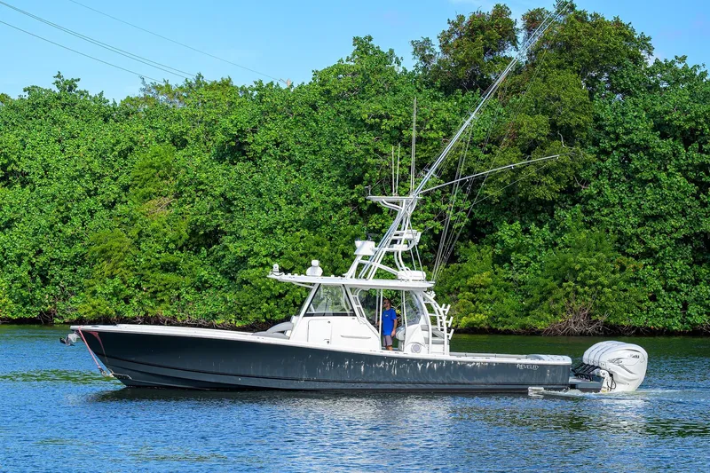 Revelry Yacht Photos Pics 41 Regulator REVELRY - Starboard Profile