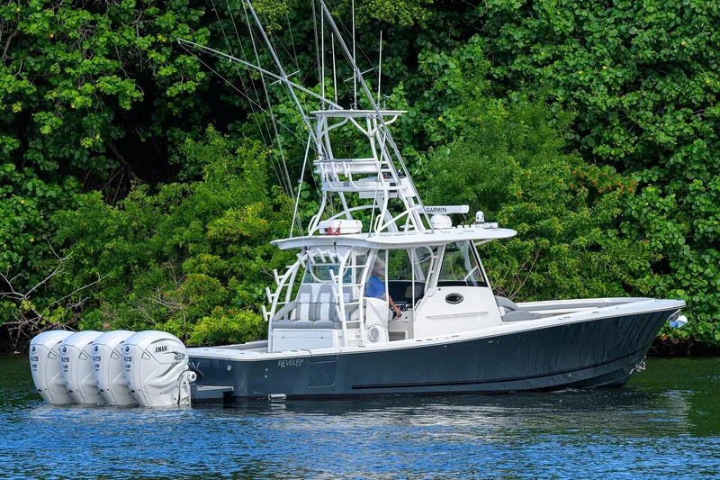 Revelry Yacht Photos Pics 41 Regulator REVELRY - Aft Port Profile