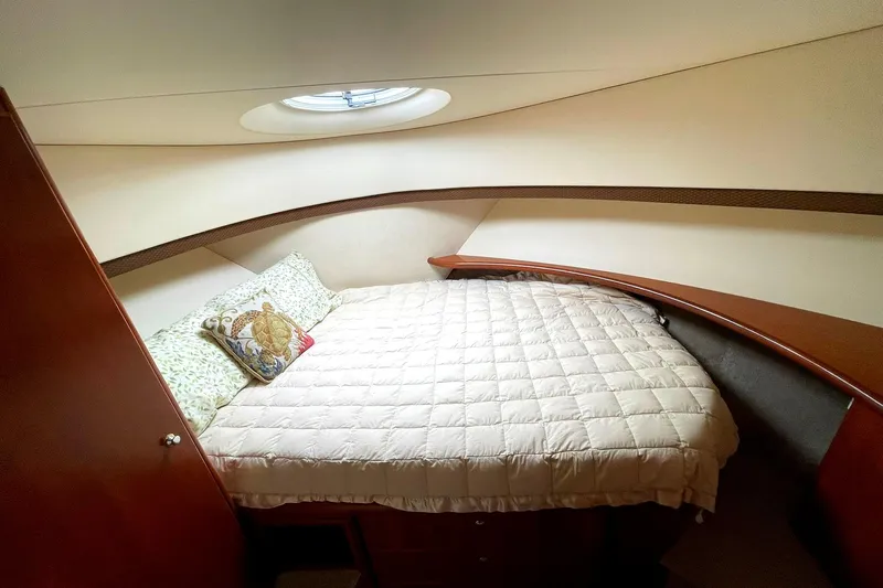 Hobe Yacht Photos Pics MASTER BERTH FORWARD