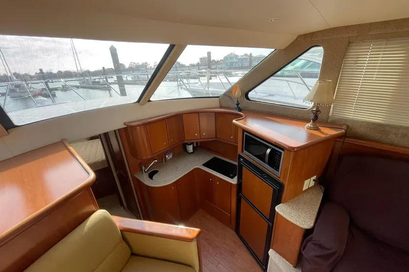 Hobe Yacht Photos Pics GALLEY TO STBD OVERVIEW