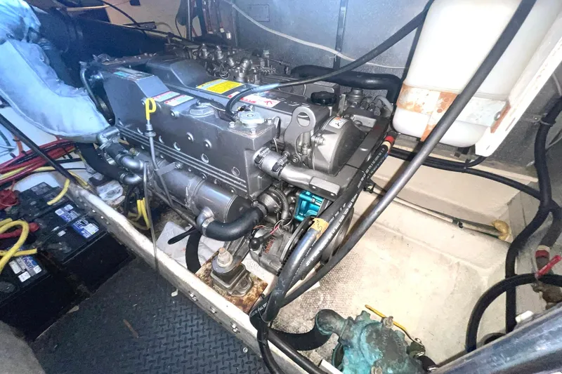 Hobe Yacht Photos Pics PORT ENGINE