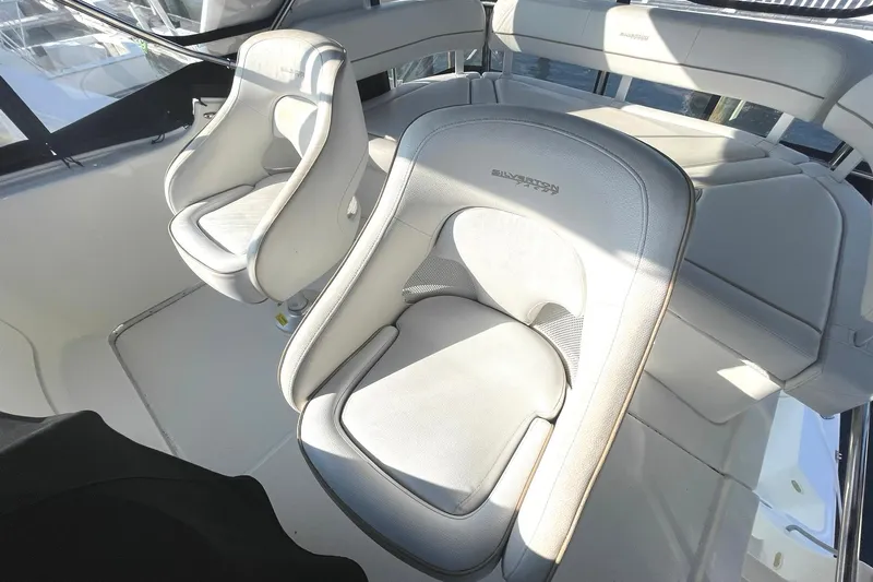 Hobe Yacht Photos Pics TWIN CAPTAINS CHAIRS