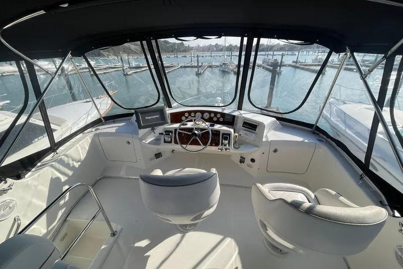 Hobe Yacht Photos Pics HELM DECK OVERVIEW LOOKING FORWARD