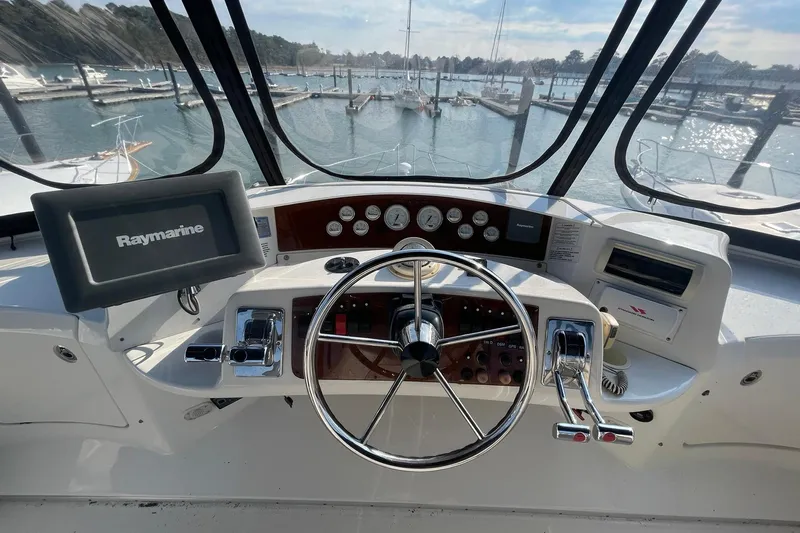 Hobe Yacht Photos Pics HELM OVERVIEW