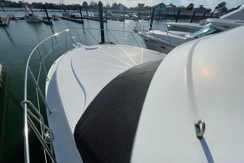 Hobe Yacht Photos Pics BOW DECK LOOKING FORWARD