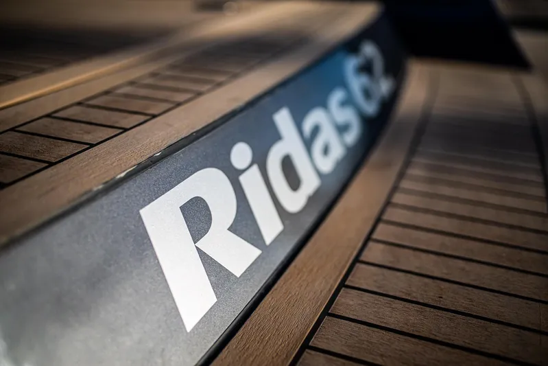 Explorer 1 Yacht Photos Pics 