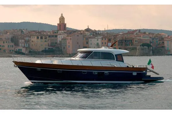  Yacht Photos Pics Manufacturer Provided Image: Running