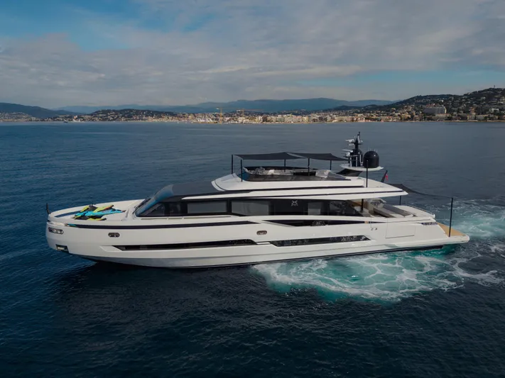 Mini K2 Yacht Photos Pics Luxury yacht Extra X99 FAST 2022 cruising on open sea near coastline.