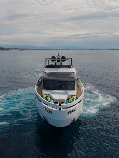 Mini K2 Yacht Photos Pics Luxury yacht Extra X99 FAST 2022 cruising on open sea under cloudy sky.