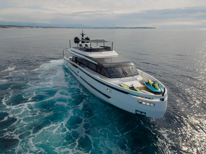 Mini K2 Yacht Photos Pics Luxury yacht Extra X99 FAST cruising on open sea, 2022 model.