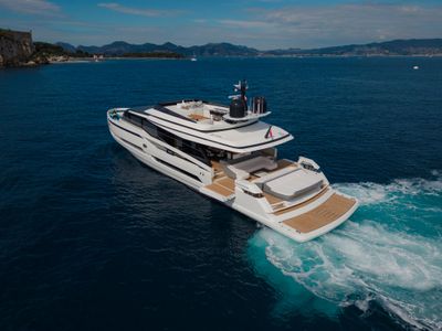 Yacht
