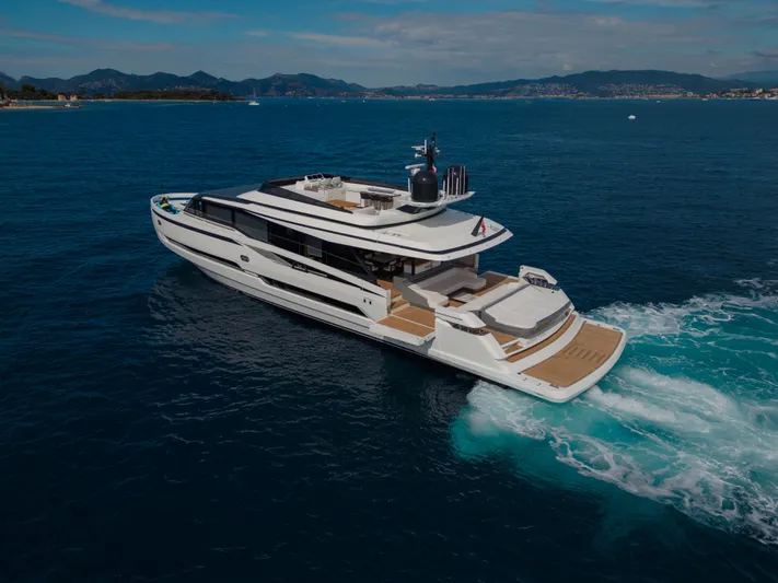 Mini K2 Yacht Photos Pics Luxury yacht Extra X99 FAST cruising on open sea, 2022 model.