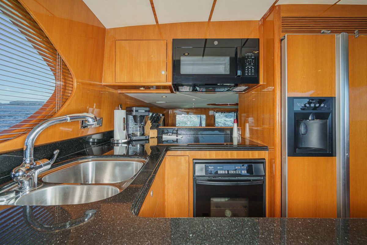 2006 Ocean Alexander 64 