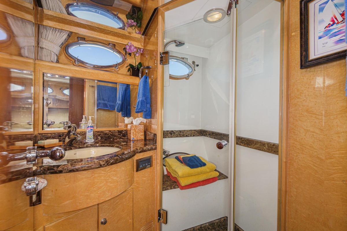 2006 Ocean Alexander 64 