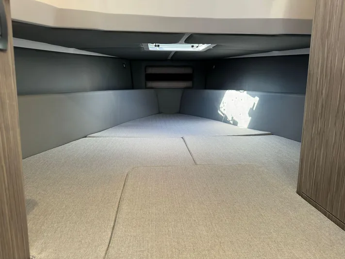  Yacht Photos Pics Interior cabin of 2025 Ranieri CAYMAN 38.0 EXECUTIVE boat with modern design.