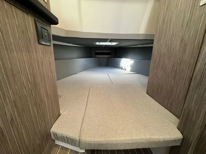  Yacht Photos Pics Interior cabin of 2025 Ranieri CAYMAN 38.0 EXECUTIVE boat with comfortable bedding.
