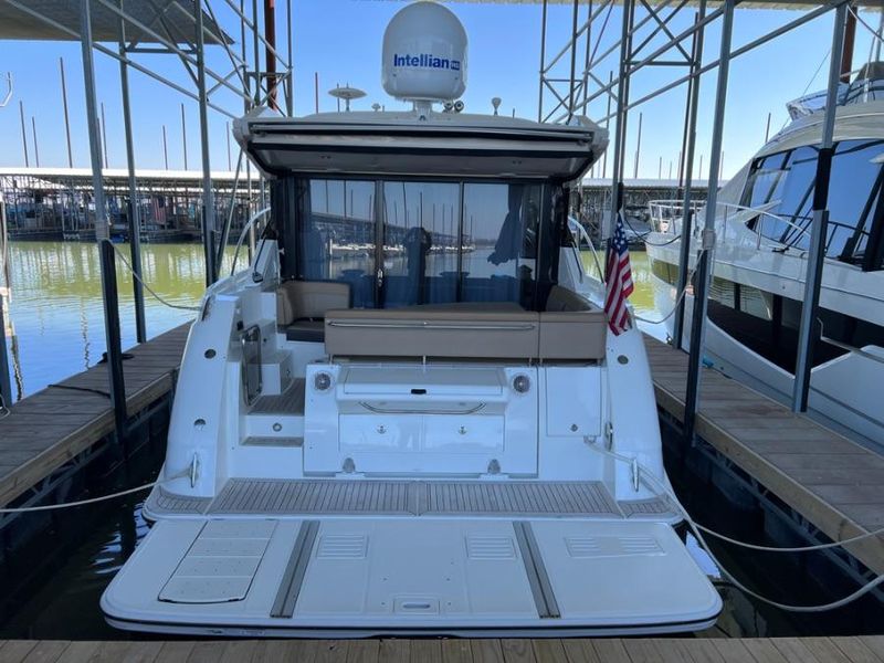 2016 Sea Ray 400 Sundancer