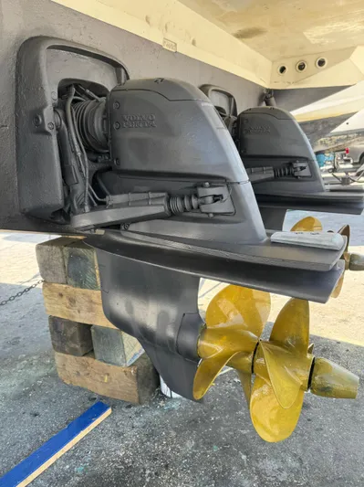 Amore Yacht Photos Pics 