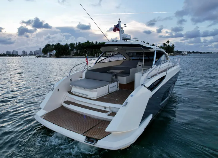 Amore Yacht Photos Pics 