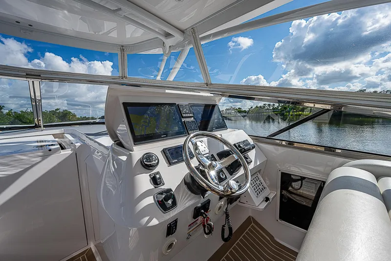 Amiracle Yacht Photos Pics 