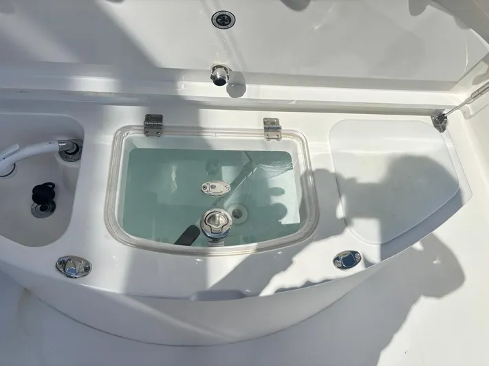  Yacht Photos Pics 2015 Regulator 34 CC boat livewell with clear lid and plumbing fixtures.