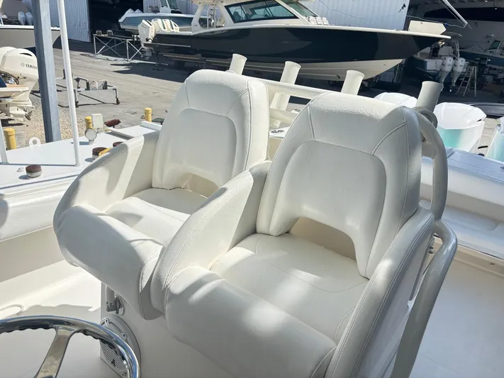  Yacht Photos Pics 2015 Regulator 34 CC boat with white cushioned seats in a marina setting.
