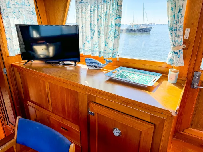 4796tw Yacht Photos Pics 1988 Grand Banks 42 Classic interior with TV, nautical decor, and ocean view.