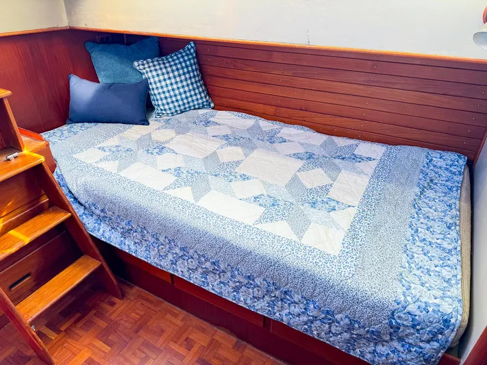 4796tw Yacht Photos Pics Cozy cabin bed with blue quilt on 1988 Grand Banks 42 Classic yacht.