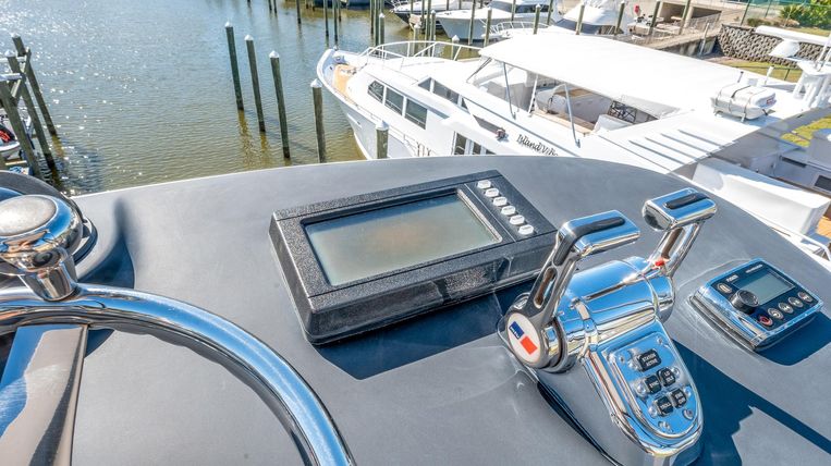2007-58-jarrett-bay-58-convertible