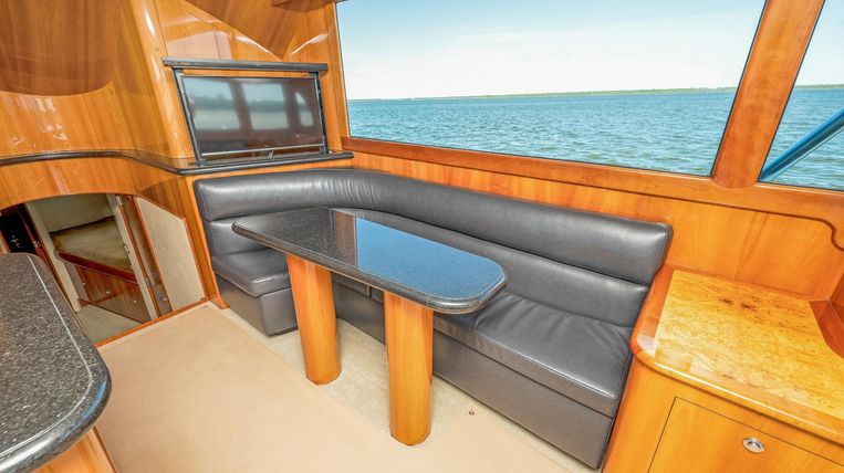 2007-58-jarrett-bay-58-convertible
