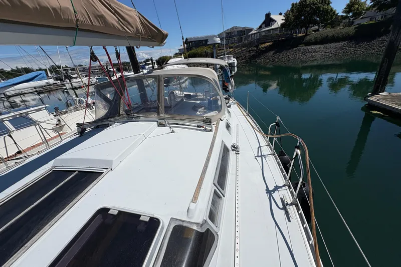 Skye Yacht Photos Pics Beneteau Oceanis 500 sailboat docked in marina, 1990 model, sunny day reflection on water.