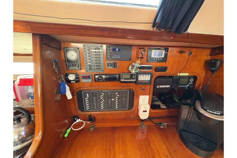 Skye Yacht Photos Pics Control panel of 1990 Beneteau Oceanis 500 yacht with navigation and communication equipment.