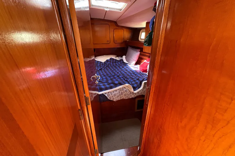 Skye Yacht Photos Pics Cozy cabin interior of 1990 Beneteau Oceanis 500 sailboat with wooden finish.