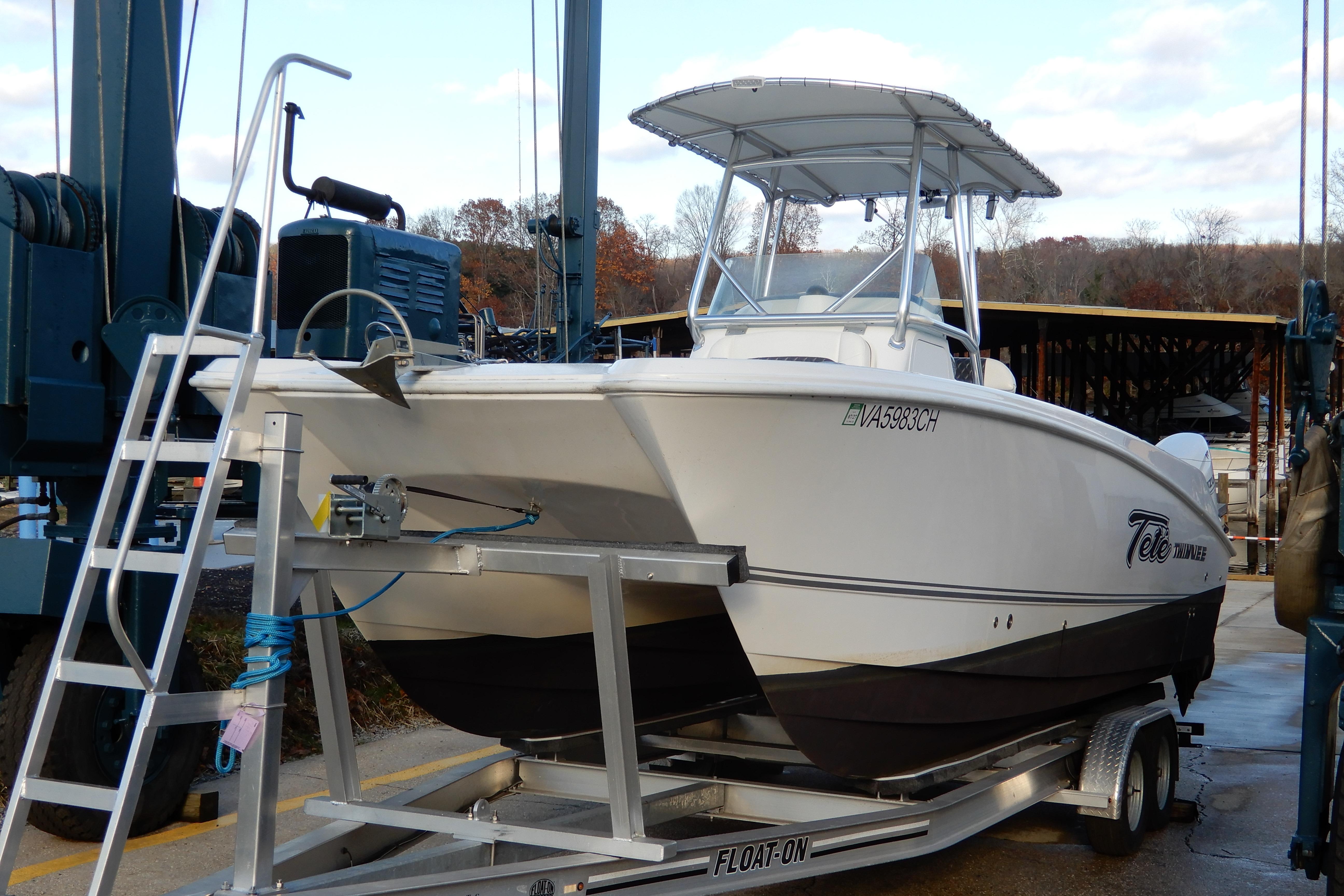 Twin Vee 240 CC GFX Limited Edition