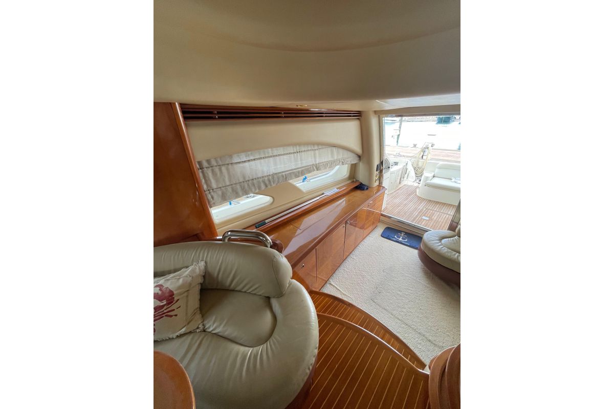 2005 Azimut 55 