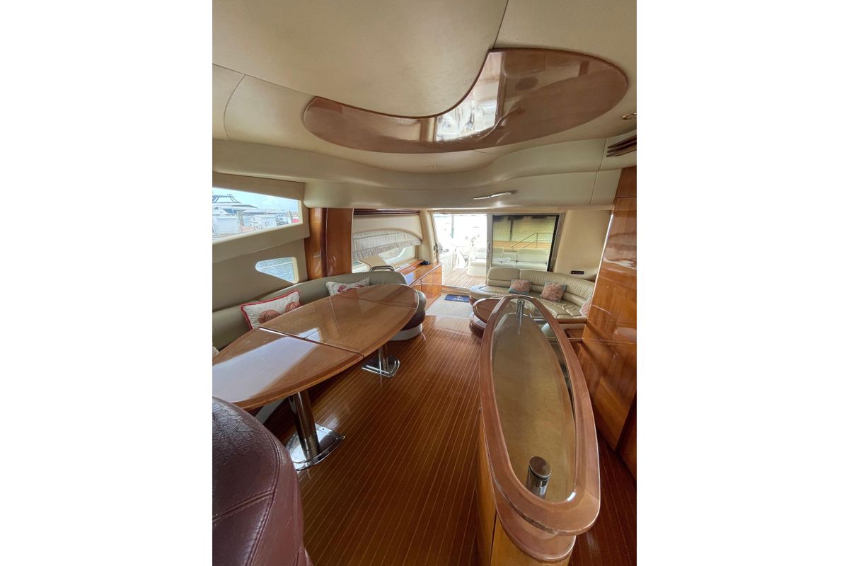 2005 Azimut 55 