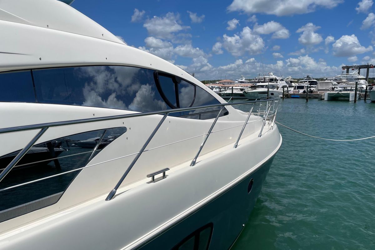 2005 Azimut 55 