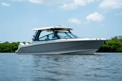 Boston Whaler 330 Vantage
