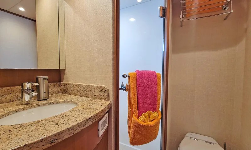 Suertudo Yacht Photos Pics 