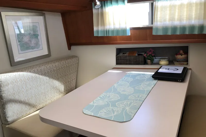  Yacht Photos Pics Cozy dining area in 1988 Tollycraft 40 Sundeck Motor Yacht with elegant decor.