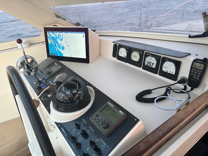 Aventura Yacht Photos Pics 