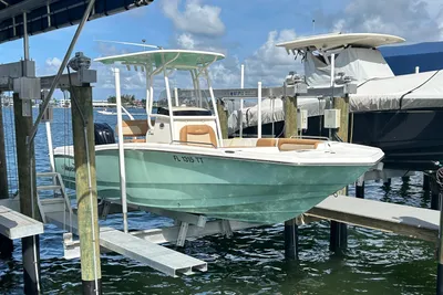 NauticStar 231 Hybrid